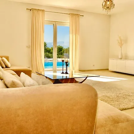 Aurea Villa