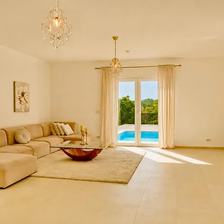 Aurea Villa *