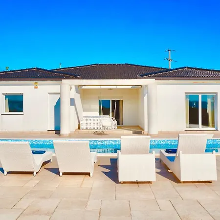 Aurea Villa
