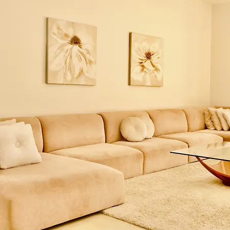 Aurea Villa *